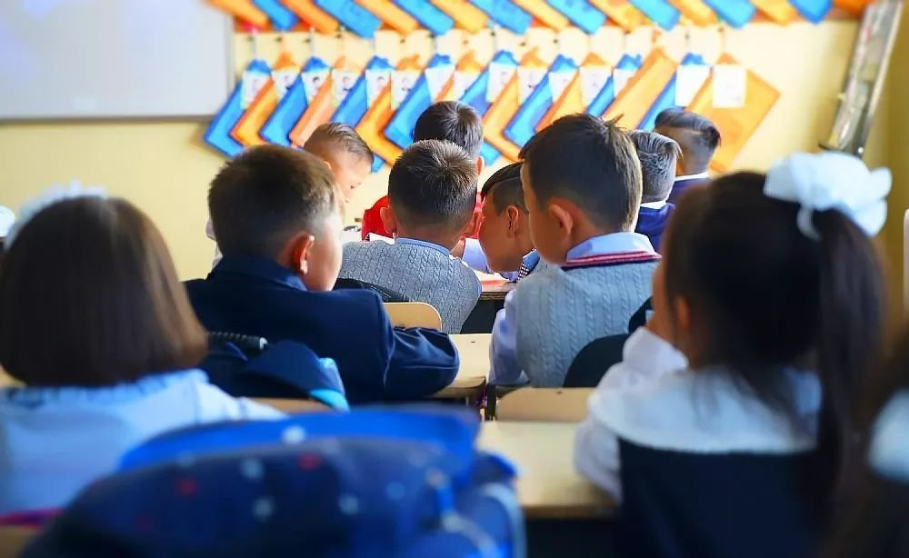 Ерөнхий боловсролын сургуулийн бага, дунд ангийн хичээлийг цахим хэлбэрт шилжүүллээ